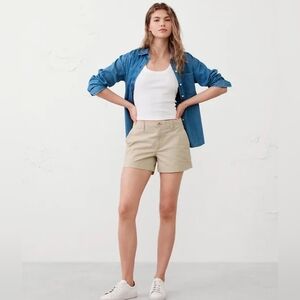 NWT Banana Republic  Chino Mid-Rise Shorts size 8